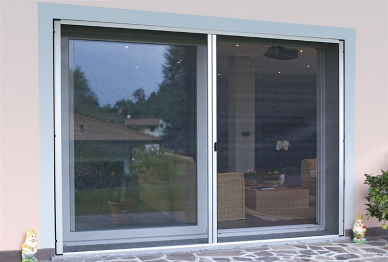 zanzariera-a-scorrimento-apertura-centrale