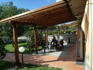 Pergole In Legno Addossate E Portanti 1